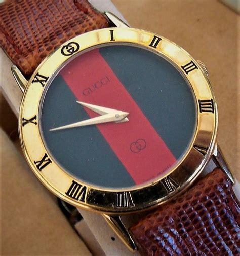 Vtg 70s Gucci 3100 J Green/Red Dial Watch 